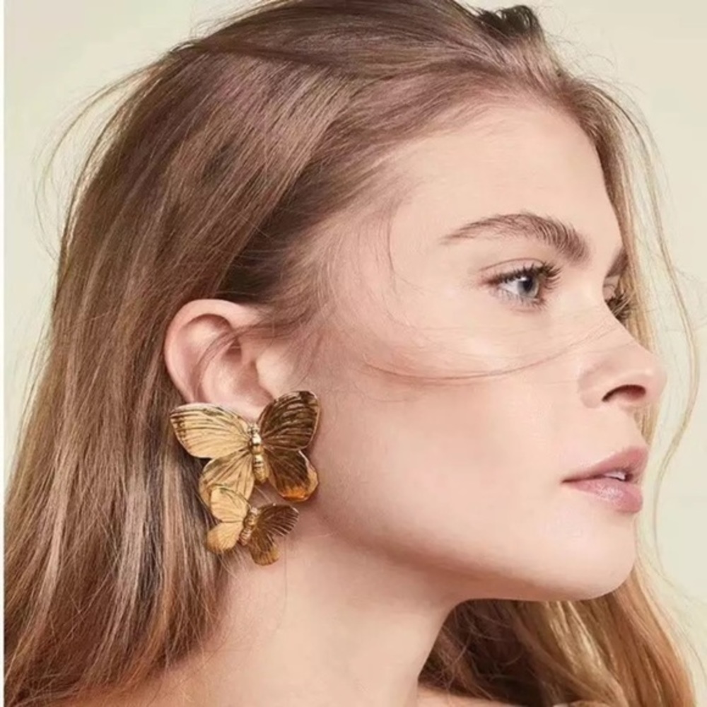3/$30 💛🤍 Elegant Butterfly Metal Stud Earrings